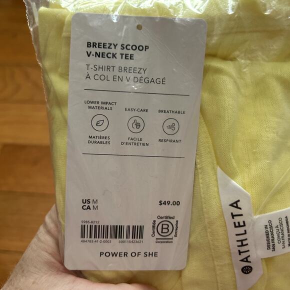 Athleta Breezy Scoop V Neck Tee Womens Size Medium Butter Yellow NWT - Picture 2 of 4